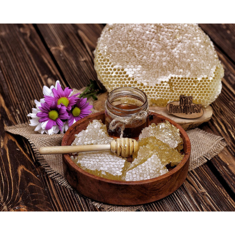 Siirt Pervari Yöresine Ait Doğal Aromalı Karakovan Petek Bal. Siirt Pervari Yöresine Ait Doğal Aromalı Karakovan Petek Bal Gönde