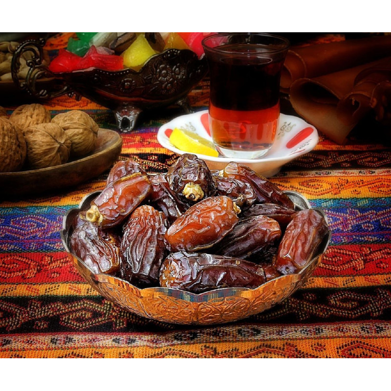 İri kalibre, temiz, hakiki Medine hurması.