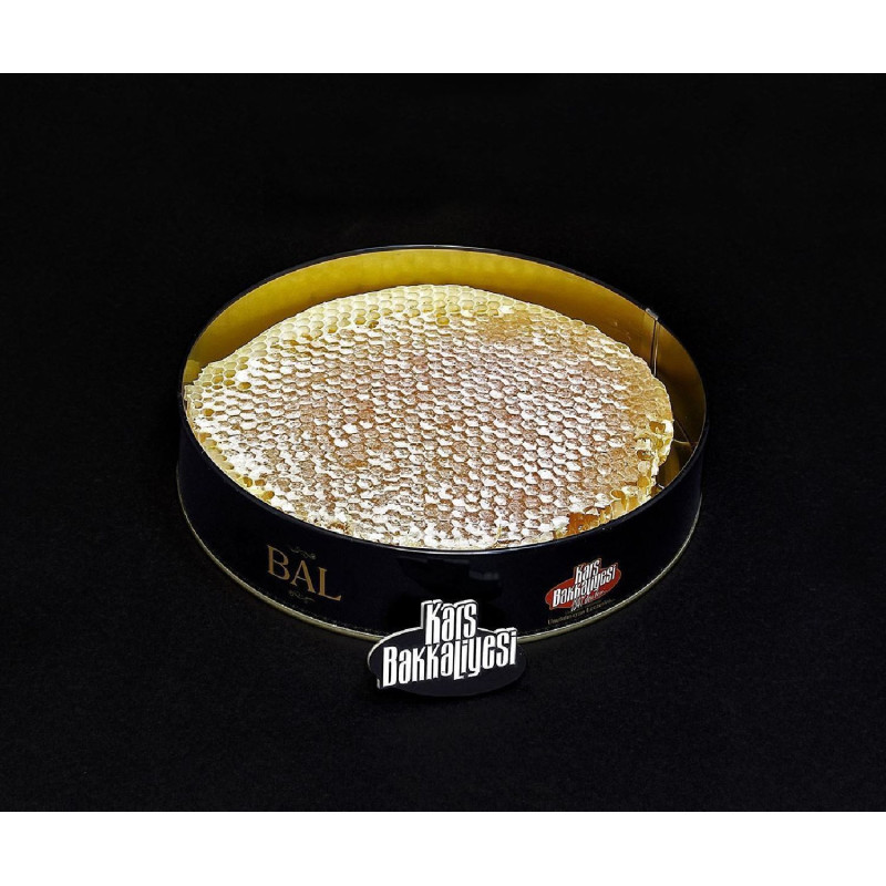 Doğal mumlu karakovan çiçek petek balı Erzurum da mumsuz bir şekilde arıların kendi yaptığı hakiki baldır.