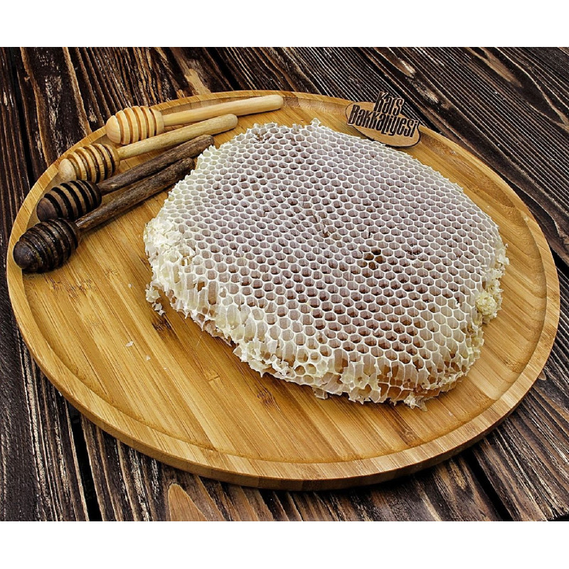 Doğal mumlu karakovan çiçek petek balı, Karakovan balları arasında en çok sipariş alan en fazla tüketilen balımızdır. Karakovan 