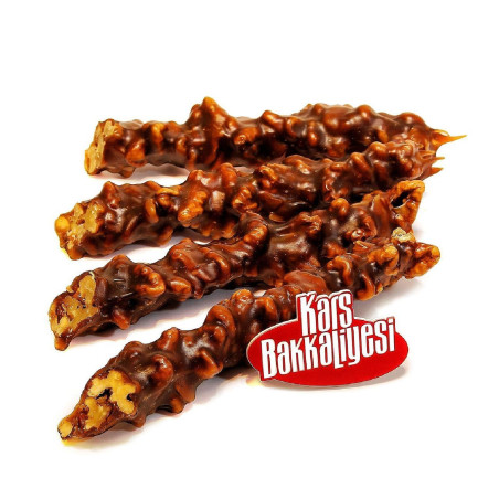 Erzurum İspir ilçemizin doğal cevizlerinin ipe dizilerek ve yine İspir ilçemizin beyaz ve kaliteli dutlarıyla yapılmış pelizeye 