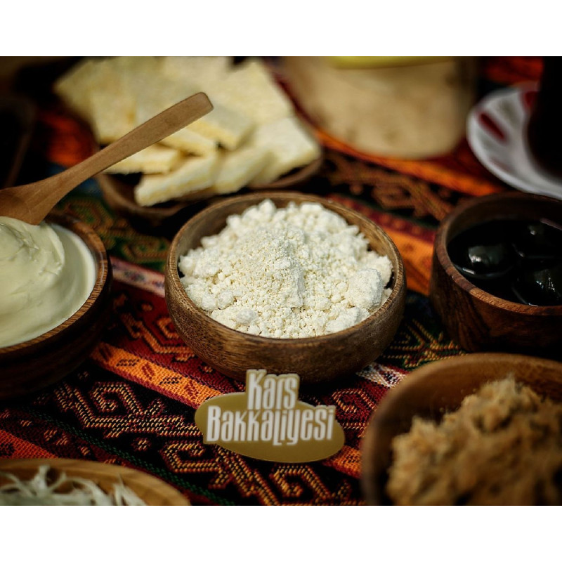 Tuzlu taze ve yağlı lor peyniri. İspir ilçemiz köylerinde yapılmaktadır.