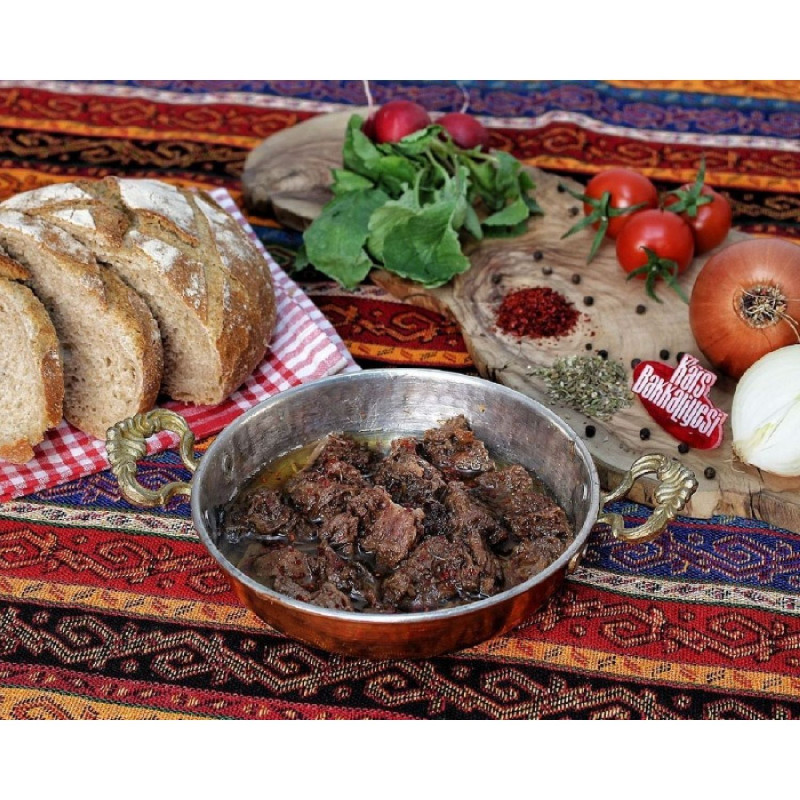 Kars Bakkaliyesi Özel Kavurma, Türk mutfağının vazgeçilmez lezzetlerinden biridir. En kaliteli etlerin özenle seçilip, gelenekse