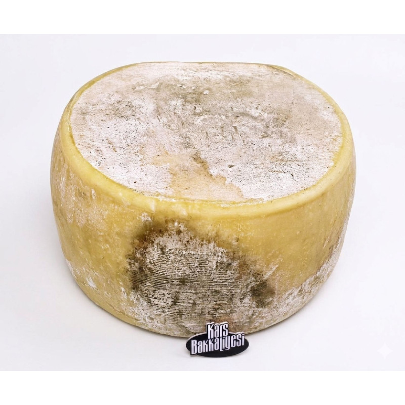 9 aylık geleneksel yöntemlerle yapılan yerli şirden mayalı eski kaşarımızdır. Paket ağırlığı yaklaşık 12 Kg ile 13 Kg arası gelm