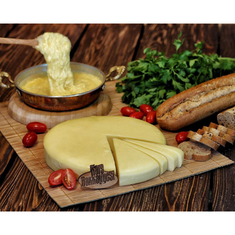 Erzurum Kars Bakkaliyesi Tam yağlı taze göbek kaşar , kolot veya golot peyniri olarak ta bilinmektedir.