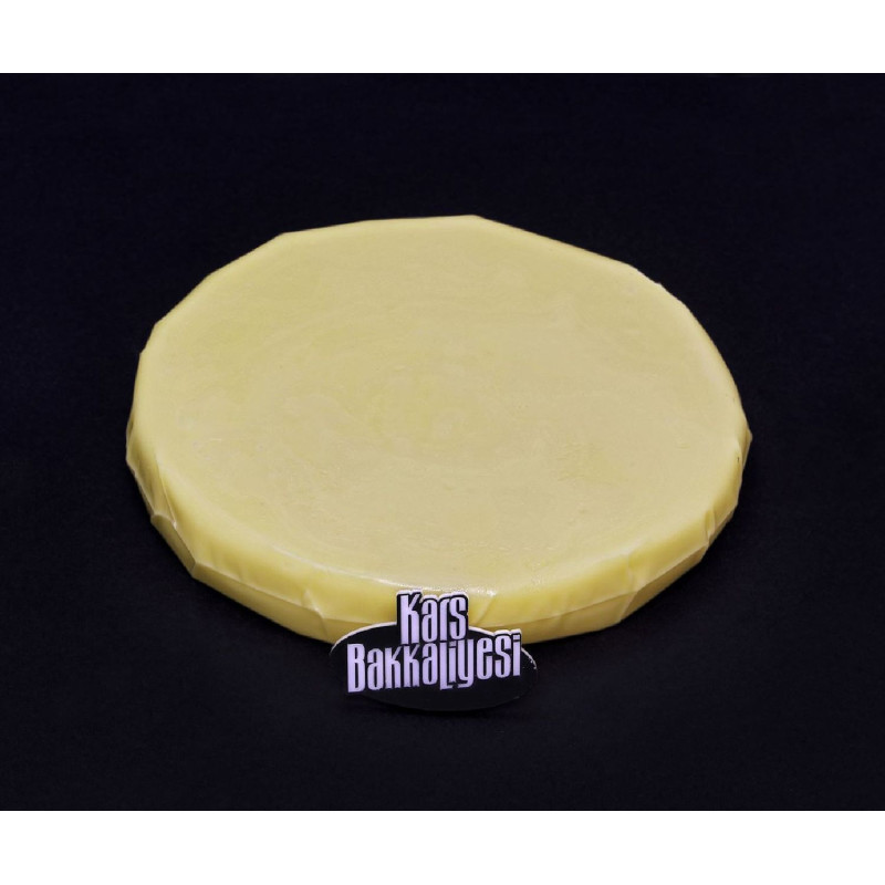 Erzurum Kars Bakkaliyesi Tam yağlı taze göbek kaşar , kolot veya golot peyniri olarak ta bilinmektedir.