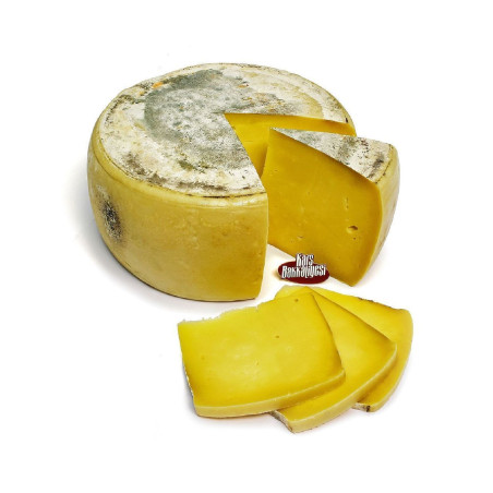 9 aylık geleneksel yöntemlerle yapılan yerli şirden mayalı eski kaşarımızdır. Paket ağırlığı yaklaşık 950 gr ile 1000 gr arası g