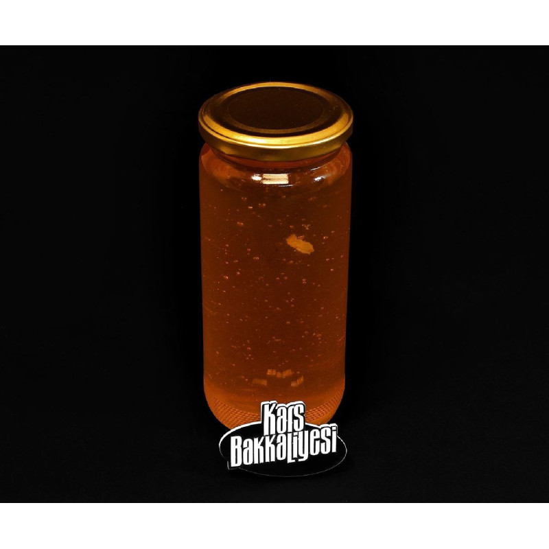 Karakovan Balı genellikle kestane, kavak, gürgen ve benzer ağaç kütüklerinin içleri boşaltılarak elde edilen kovanlarda, mumunu 