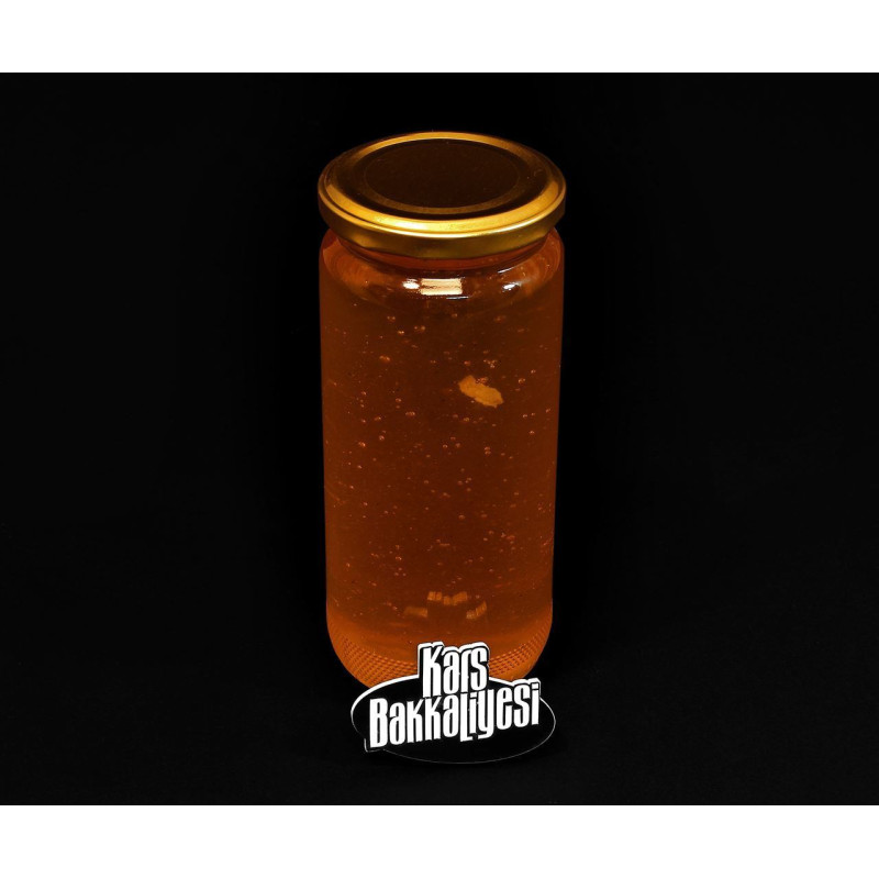 Karakovan Balı genellikle kestane, kavak, gürgen ve benzer ağaç kütüklerinin içleri boşaltılarak elde edilen kovanlarda, mumunu 