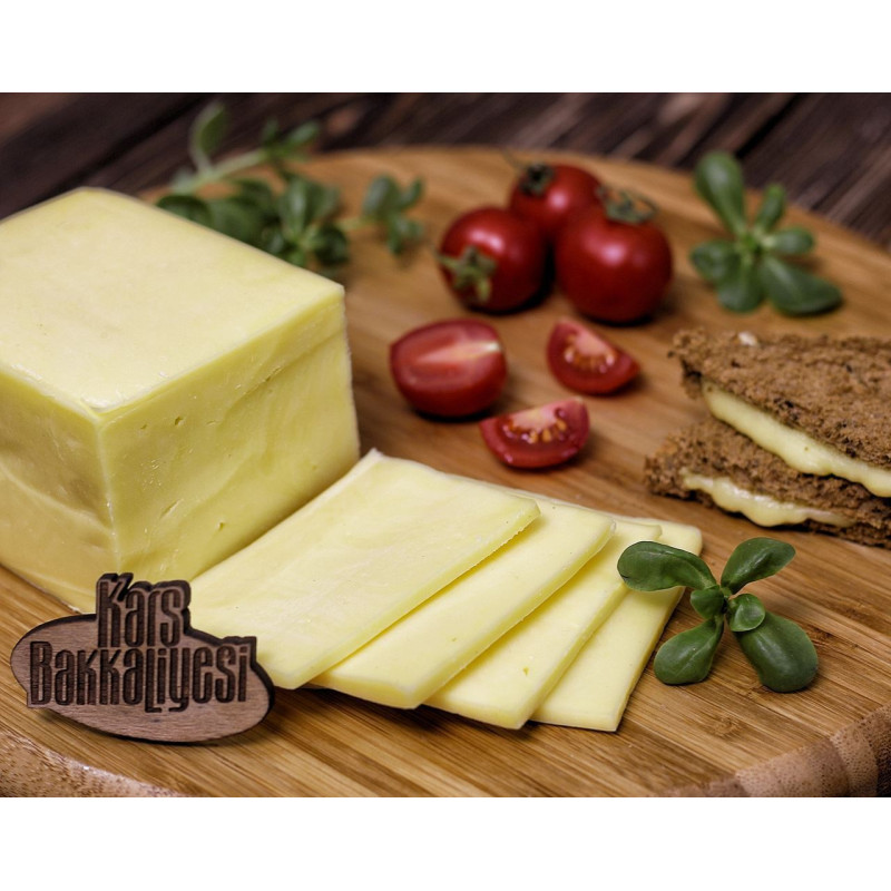 Erzurum Kars Bakkaliyesi Tam yağlı taze kaşar , vakumlu, kahvaltılık veya tost peyniri olarak ta bilinmektedir.