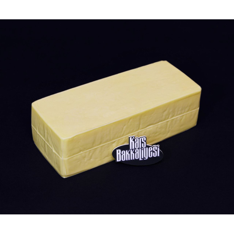 Erzurum Kars Bakkaliyesi Tam yağlı taze kaşar , vakumlu, kahvaltılık veya tost peyniri olarak ta bilinmektedir.