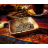 Propolis, arıların bitkilerden ürettiği ve kovan içi temizlikte ve kovanın yalıtımında kullandıkları bir maddedir. Kovanda bakte